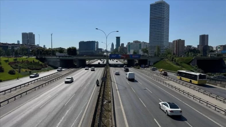 İstanbul'da Bayramın İlk Günü Yolların Boş Kalması