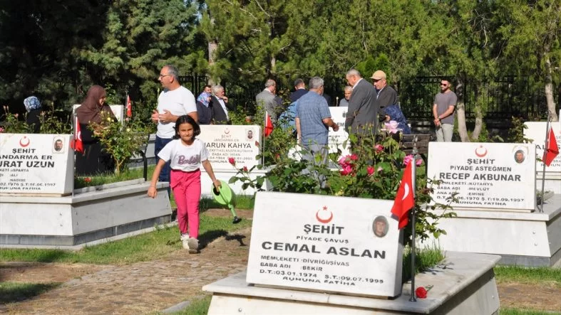 Şehitliklere Bayram Ziyareti Gerçekleştirildi
