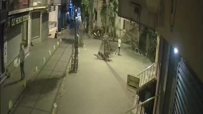 İstanbul'da Bir Kişiyi Bıçaklayıp Cep Telefonunu Çalan Şüpheli Yakalandı