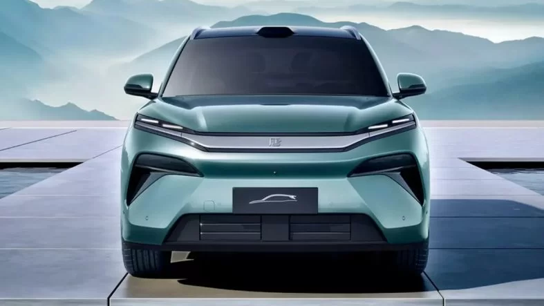 BYD'nin Yepyeni Hibrit SUV Modeli Sealion 8, Yedi Koltuklu Bir Araç Olarak Duyuruldu