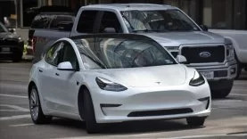 Elon Musk eriyen hisselerin acısını Tesla fiyatlarından çıkardı