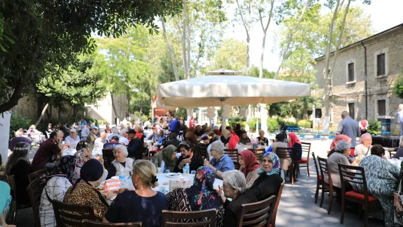 Darülaceze'de Babalar Günü Coşkusu: Kızılay İstanbul Kadın Kolları'ndan Anlamlı Kutlama