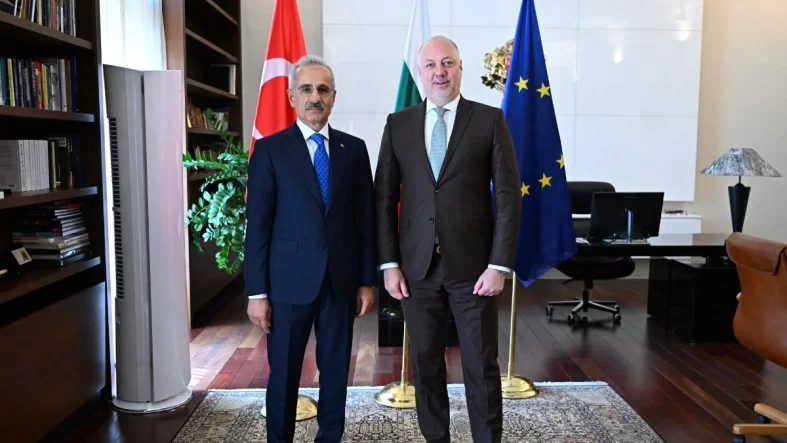 Uraloğlu, Bulgaristan'ın Başbakanı Jeliazkov'la görüşmelerde bulundu