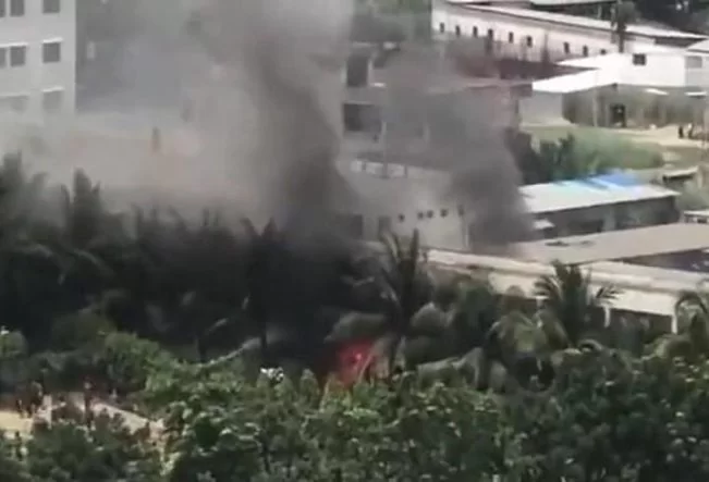 Dakka'da Bangladeş Hava Kuvvetleri'nin Eğitim Uçağı Üniversiteye Düştü: 1 Kişi Öldü, 4 Kişi Yaralandı