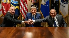 Paşinyan, Donald Trump'ın kendisine gönderdiği imzalı fotoğrafları yayınladı