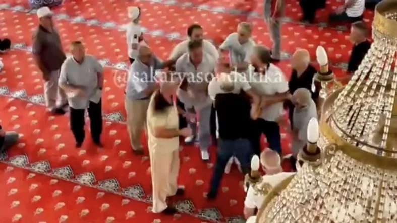 Sakarya’da bir camide vaaz esnasında cemaat arasında çıkan tartışma