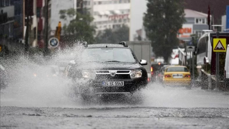 Yağmur, İstanbul Trafikte Yoğunluğa Sebep Oldu