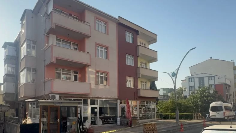 Kocaeli Gebze'de Üç Bina İçin Yeni Uyarı: Binalar Mühürlenip, 42 Kişi Güvenlik Sebebiyle Evlerinden Tahliye Edildi