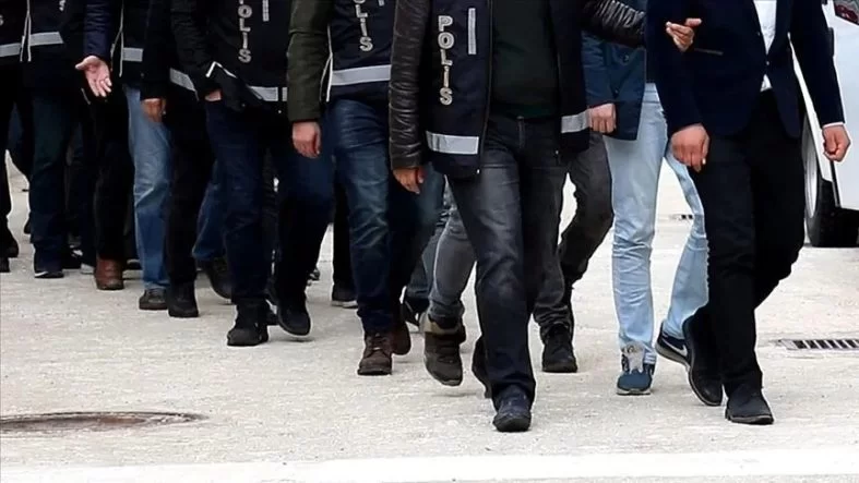 İstanbul merkezli 8 ilde FETÖ'nün emniyet mahrem yapılanmasına operasyon: 24 gözaltı