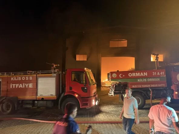 Kilis OSB’de ambalaj fabrikasında yangın!